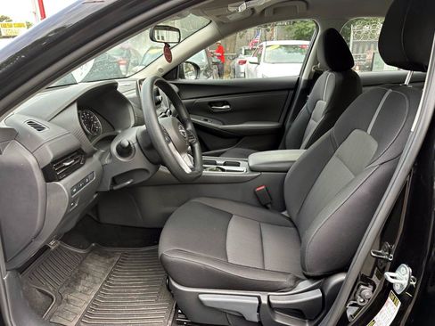 Certified 2025 Nissan Sentra SV FWD image 13
