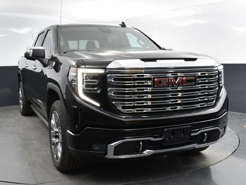 Used 2025 GMC Sierra 1500 Denali w/ Denali Reserve Package AWD/4WD image 4