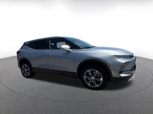 Used 2025 Chevrolet Blazer LT FWD image 2