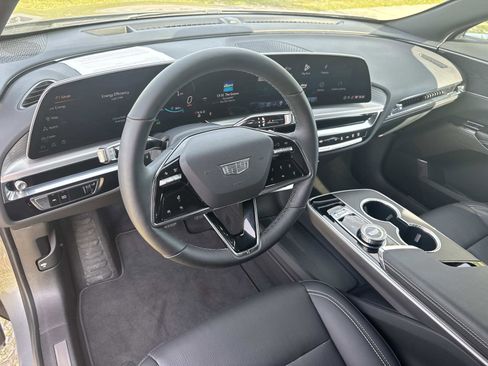 Certified 2025 Cadillac Lyriq Sport RWD image 21
