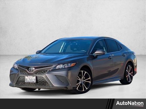Used 2019 Toyota Camry SE image 1