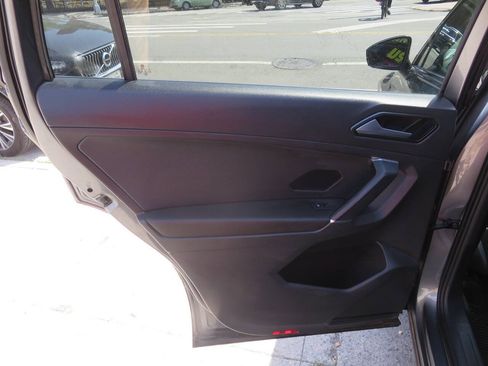 Used 2018 Volkswagen Tiguan SE FWD image 29