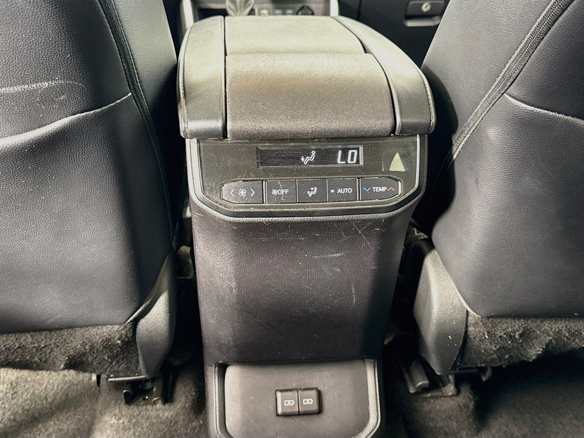 Used 2023 Toyota Highlander XLE FWD image 27