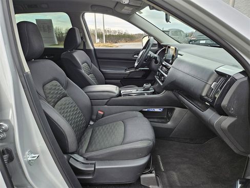 Used 2022 Nissan Pathfinder SV image 15