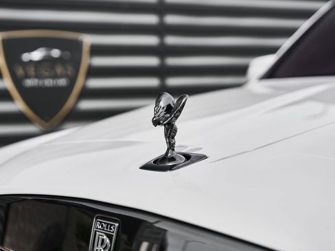 Used 2025 Rolls-Royce Cullinan Black Badge AWD/4WD image 8