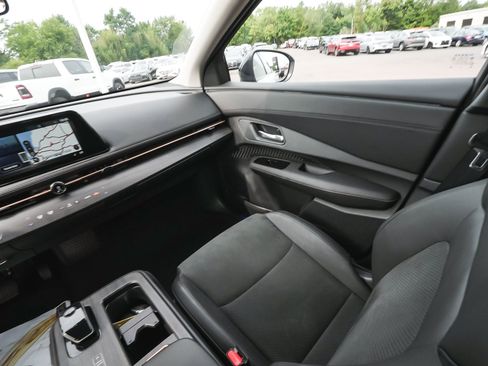 Used 2024 Nissan Ariya AWD image 43