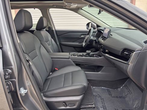 Used 2024 Nissan Rogue SL w/ SL Premium Package AWD/4WD image 15
