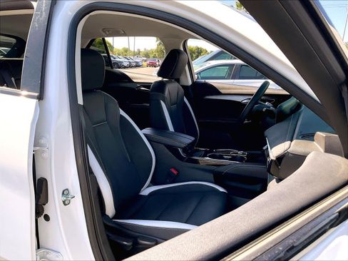 Used 2025 Buick Envision Sport Touring AWD/4WD image 9