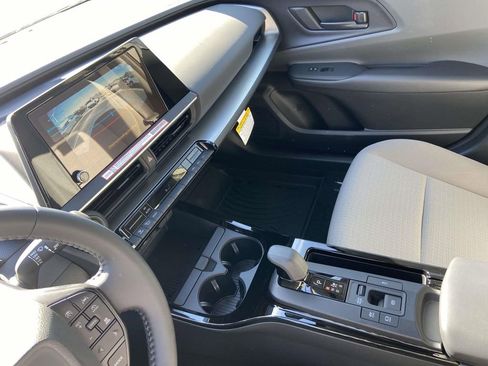 New 2026 Toyota Prius LE FWD image 21