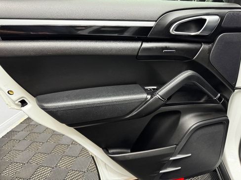 Used 2018 Porsche Cayenne image 45