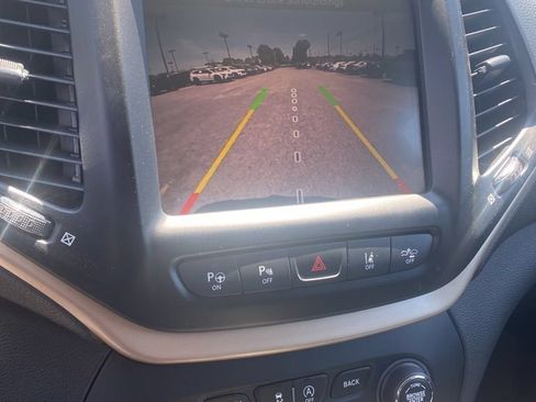 Used 2015 Jeep Cherokee Limited w/ Technology Group AWD/4WD image 6