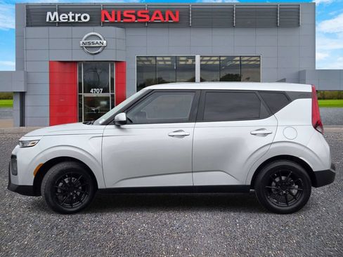 Used 2021 Kia Soul LX FWD image 3