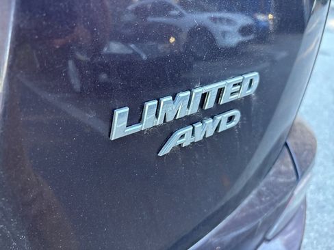 Used 2018 Toyota RAV4 Limited image 23