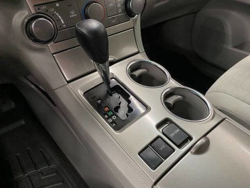 Used 2012 Toyota Highlander FWD w/ Tech Pkg image 25