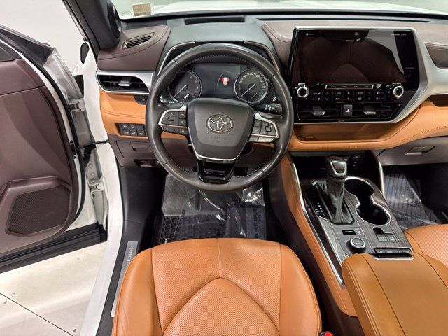 Used 2021 Toyota Highlander Platinum AWD/4WD image 18