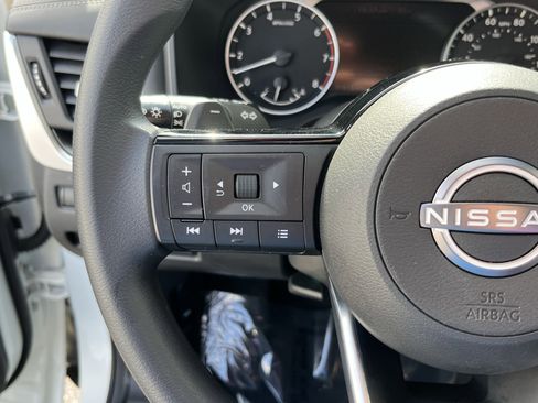Used 2023 Nissan Rogue SV AWD/4WD image 19