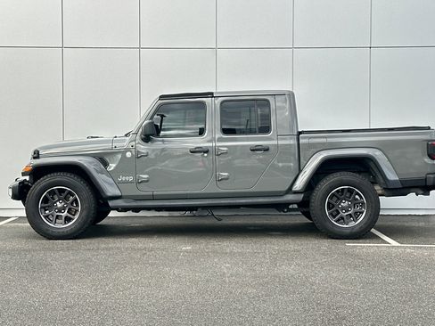 Used 2021 Jeep Gladiator Overland w/ Popular Equipment Package image 2