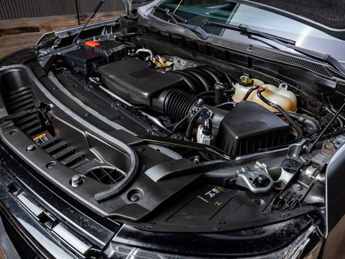 Used 2023 Chevrolet Suburban Z71 w/ Luxury Package image 42