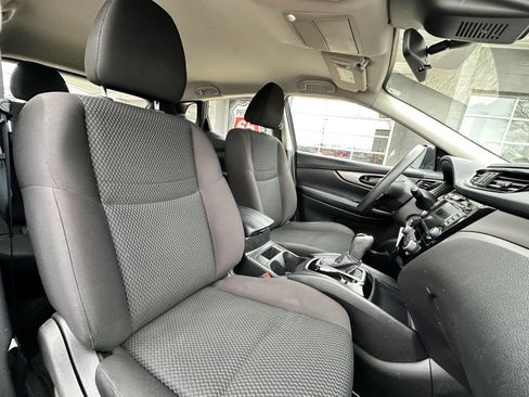 Used 2020 Nissan Rogue Sport S image 19