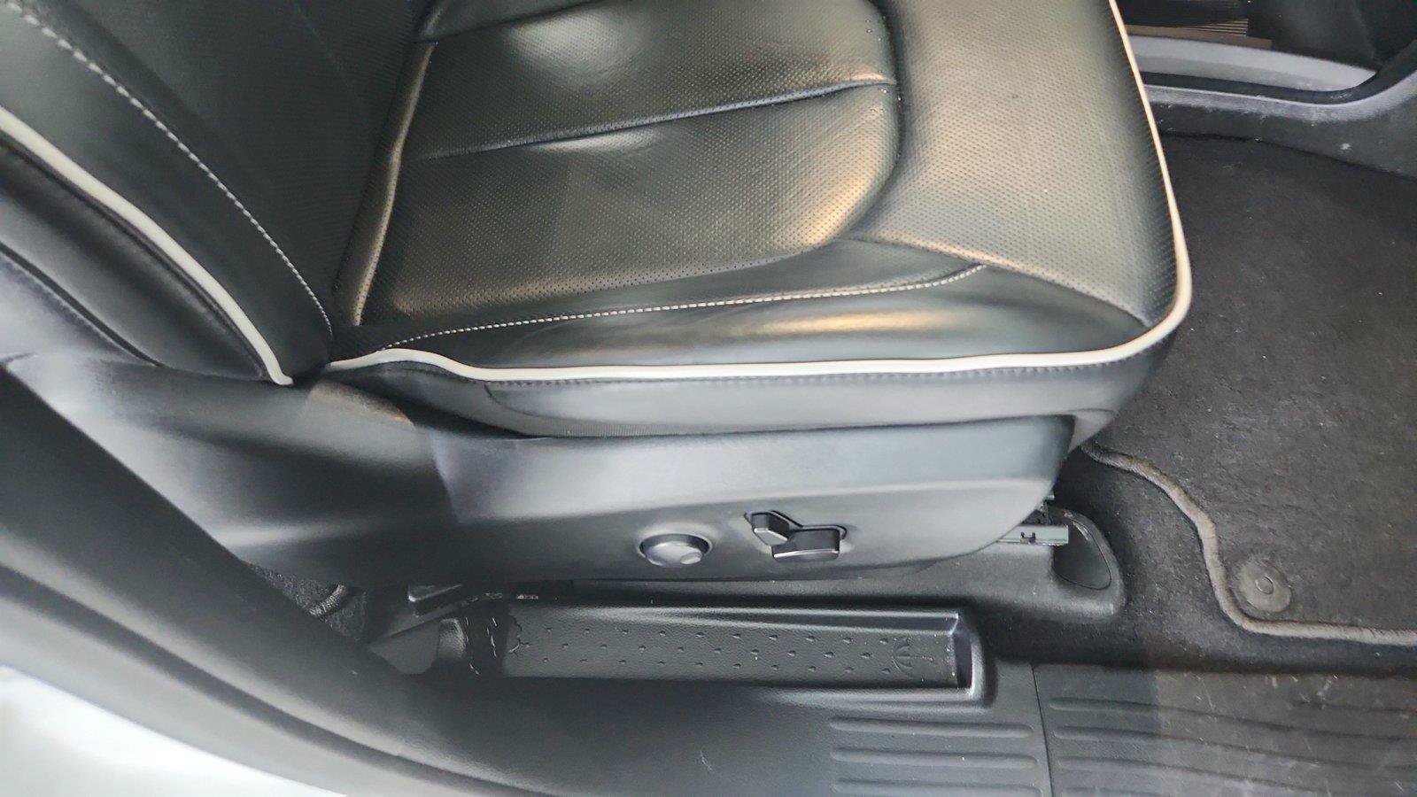 Used 2025 Chrysler Pacifica Limited FWD image 32