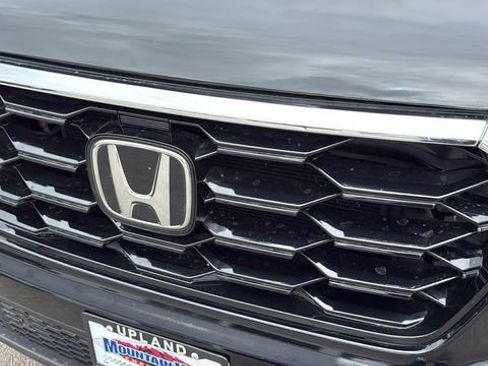 Used 2025 Honda Pilot Touring image 9