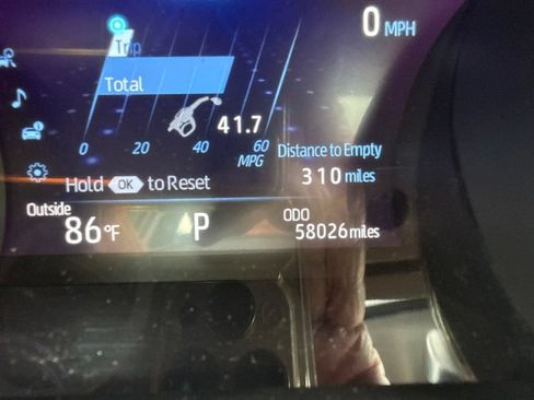 Used 2020 Toyota Camry XLE w/ Sunroof Package FWD image 12