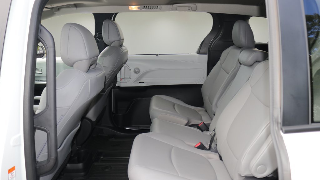 Certified 2026 Toyota Sienna XLE FWD image 12