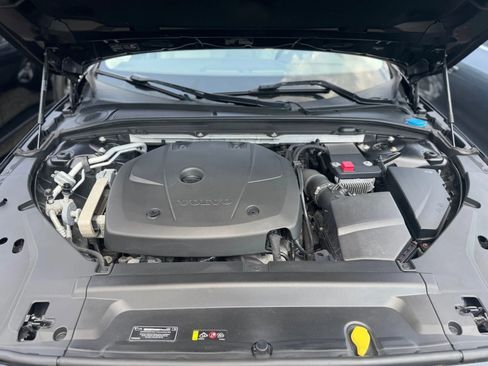 Used 2018 Volvo S90 T5 Momentum w/ Convenience Package image 22