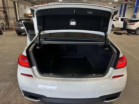 Used 2018 BMW 750i RWD image 25