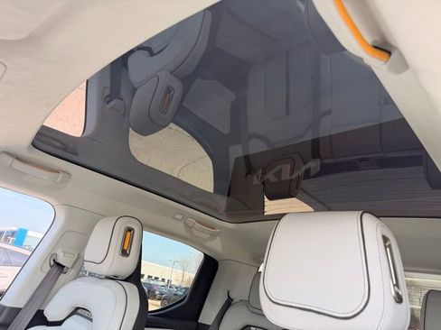 Used 2025 Rivian R1T Adventure image 4