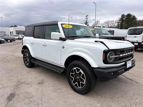 Used 2025 Ford Bronco Outer Banks image 1