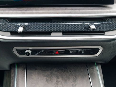 Used 2023 BMW X7 xDrive40i w/ Climate Comfort Package image 55