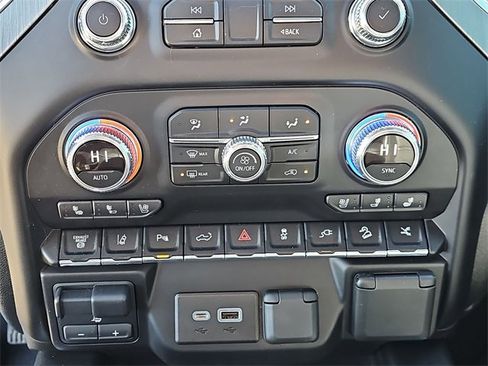 Used 2022 GMC Sierra 3500 Denali w/ Technology Package image 24