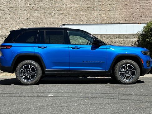 New 2023 Jeep Grand Cherokee Trailhawk w/ Advanced Protech Group II image 2