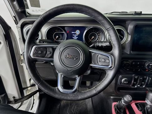 Used 2019 Jeep Wrangler Unlimited Sahara AWD/4WD image 12