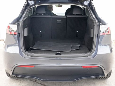 Used 2021 Tesla Model Y Long Range image 9