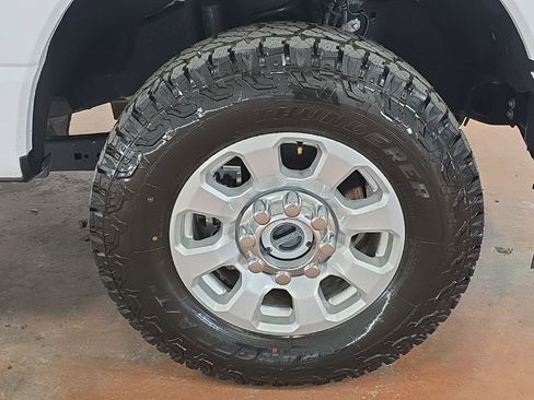 Used 2023 Ford F250 XLT w/ FX4 Off-Road Package image 12