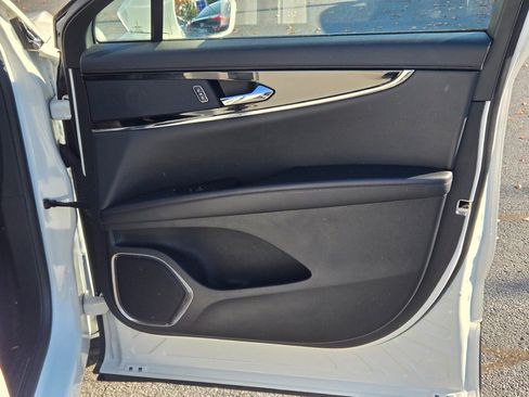 Certified 2022 Lincoln Nautilus AWD w/ Premium Package image 4