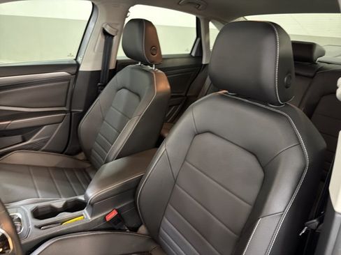 Used 2023 Volkswagen Jetta SE FWD image 5