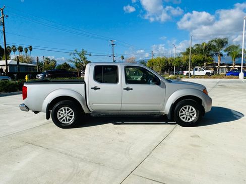 Used 2019 Nissan Frontier SV image 8