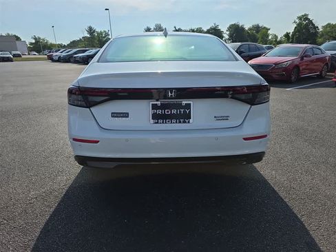 Used 2025 Honda Accord Touring image 8