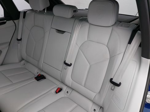 Certified 2026 Porsche Macan image 16