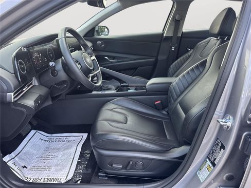 Used 2025 Hyundai Elantra Limited FWD image 7