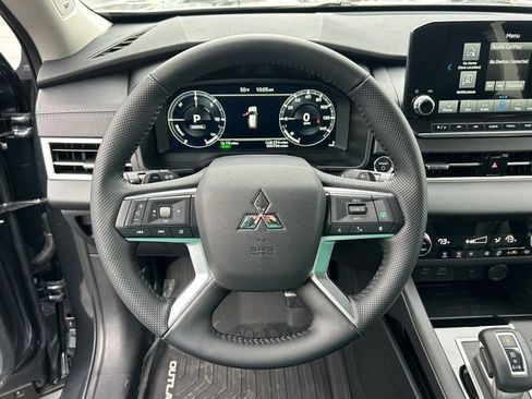 Used 2025 Mitsubishi Outlander SE AWD/4WD image 23