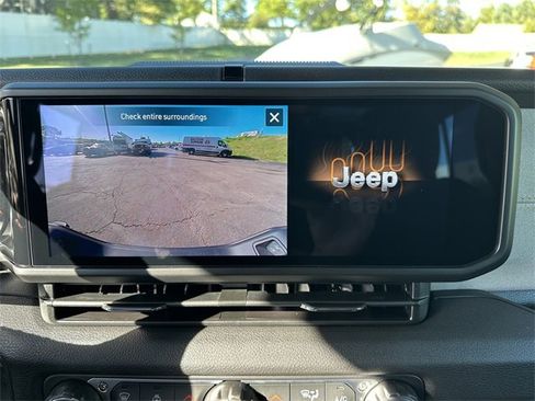 New 2025 Jeep Gladiator Sport image 27
