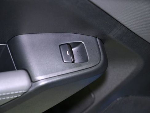 Used 2025 Subaru Crosstrek 2.0i Premium image 51