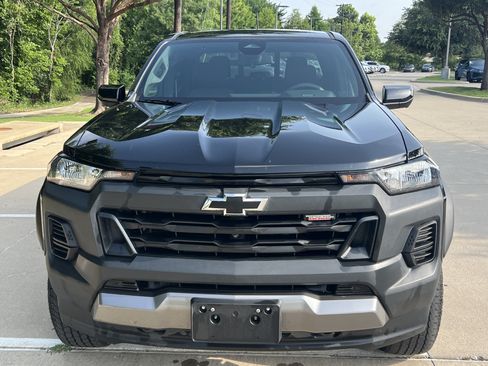 Used 2023 Chevrolet Colorado Trail Boss w/ Technology Package AWD/4WD image 3