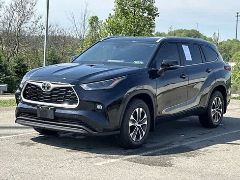 Used 2024 Toyota Highlander XLE AWD/4WD image 1