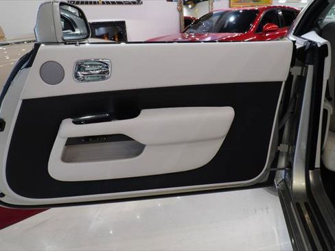 Used 2016 Rolls-Royce Wraith RWD image 27