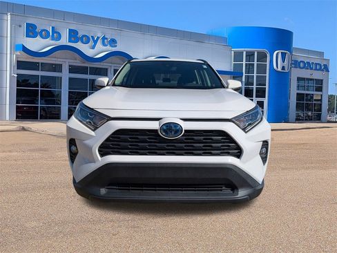 Used 2021 Toyota RAV4 XLE image 8